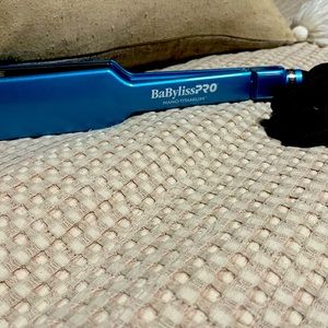 6 month old Babyliss 2 “ nano titanium flat iron